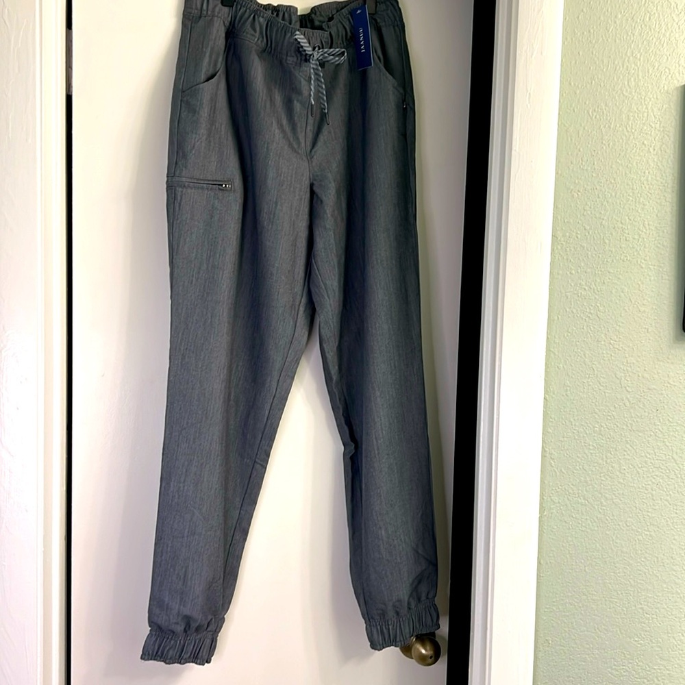 Jaanuu 5 pocket cargo jogger scrub pants NWT Size M